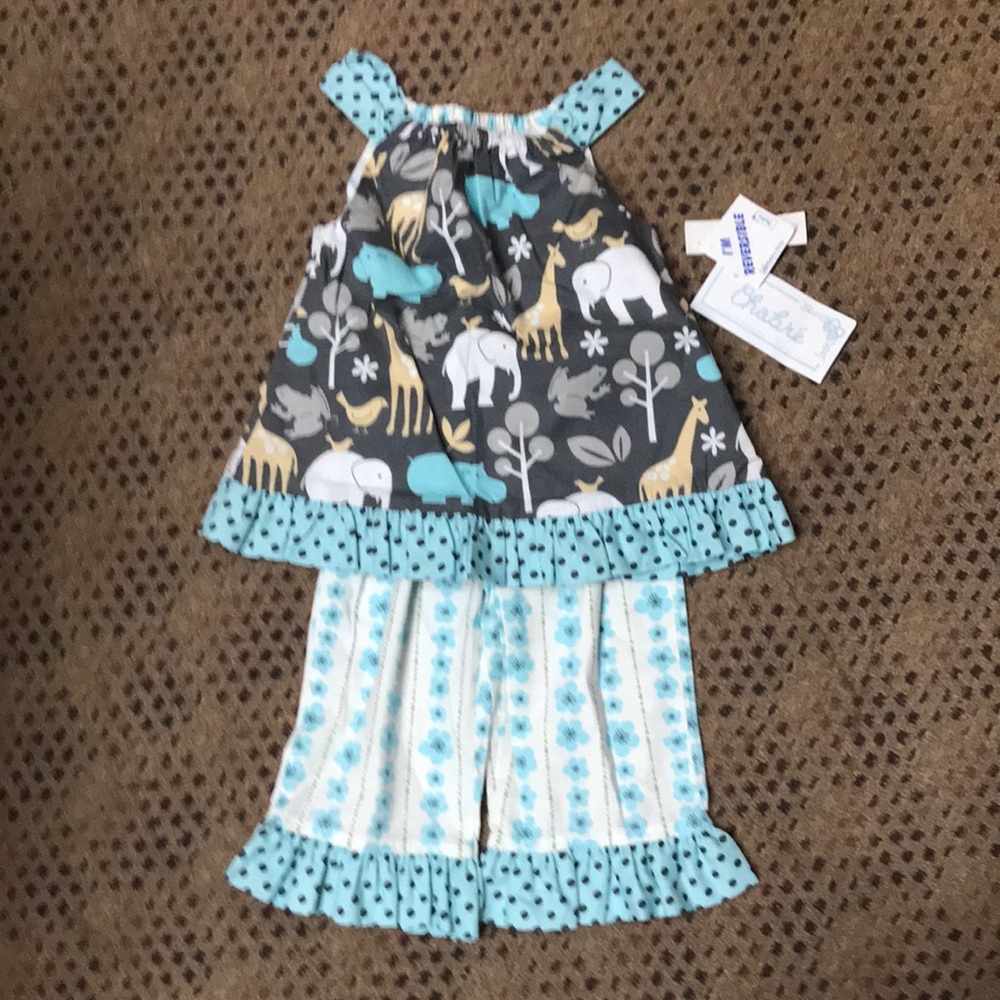 New with tags from Chabre’ outfit 2T reversible